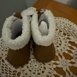 Cozy Brown Baby Booties with White Fleece Lining